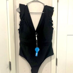 Cupshe one piece ruffle V-neck swimsuit black size 3X NWT Lightly padded